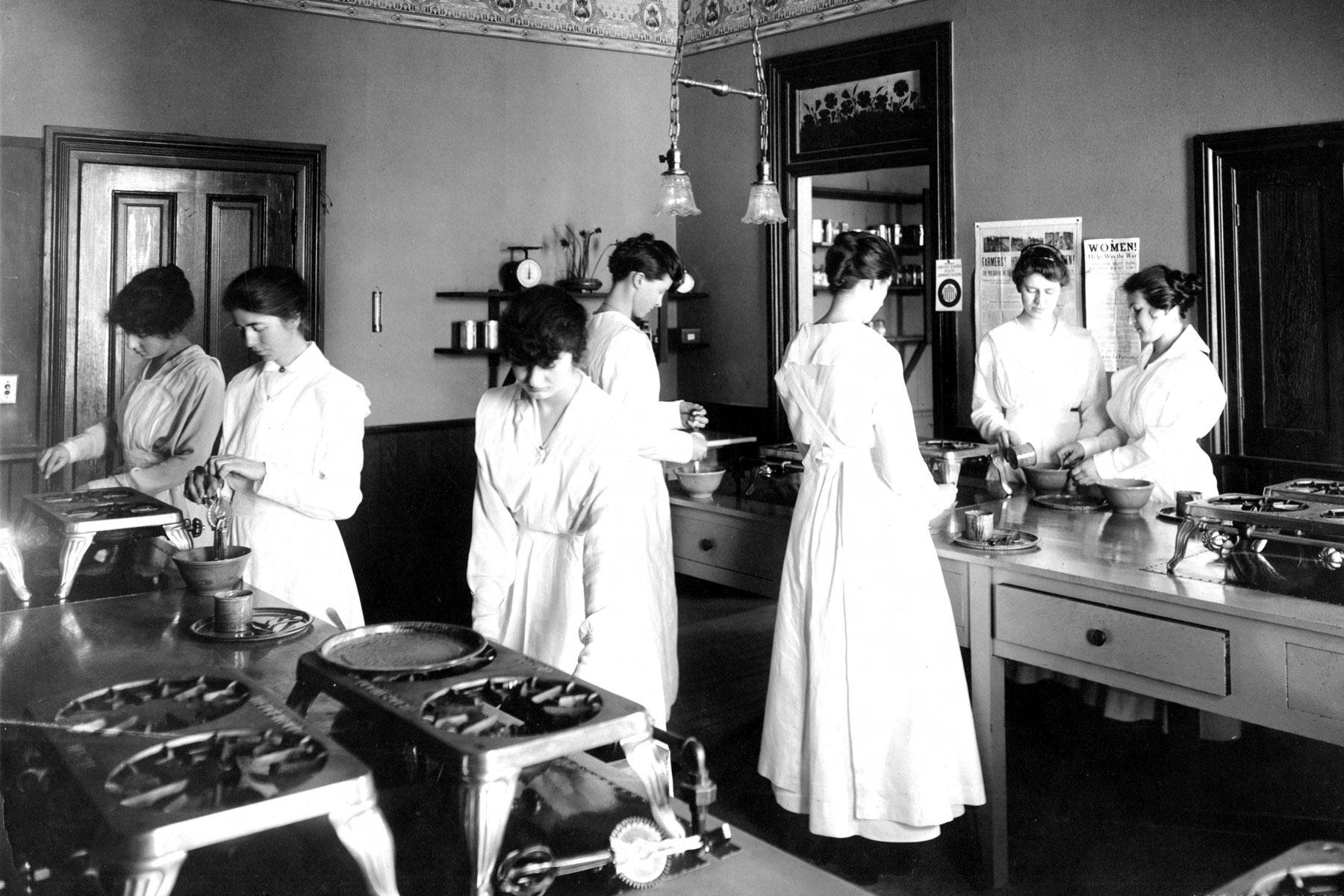 SJSU students in a domestic science cooking class.